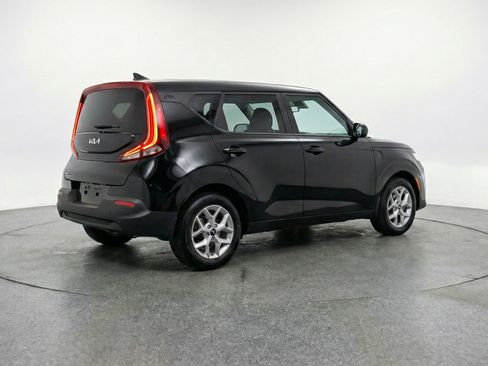 Used 2025 Kia Soul LX w/ LX Technology Package FWD image 9