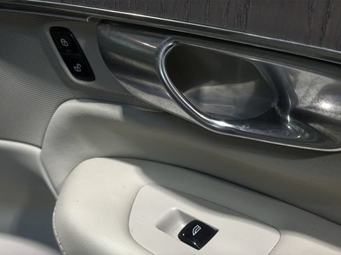 Used 2023 Volvo XC90 B6 Plus w/ Protection Package Premier AWD/4WD image 11