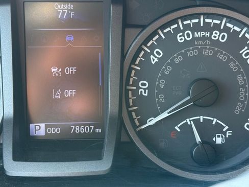 Used 2019 Toyota Tacoma TRD Sport w/ Technology Package AWD/4WD image 12