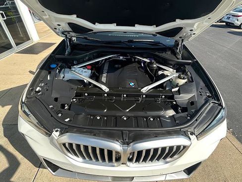 Certified 2024 BMW X5 xDrive40i w/ Premium Package image 3
