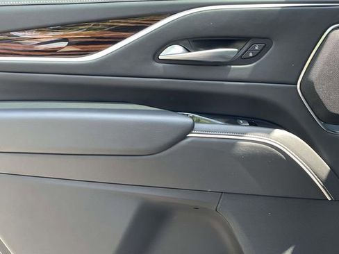 Used 2023 Cadillac Escalade Premium Luxury image 28