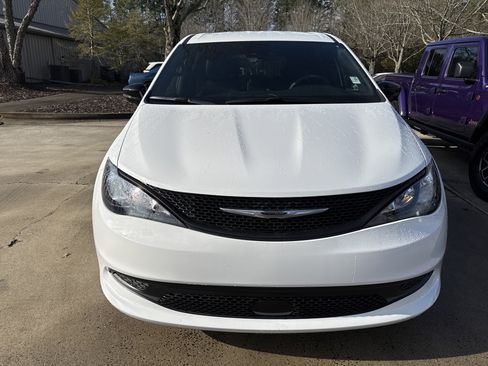 New 2026 Chrysler Voyager LX image 2