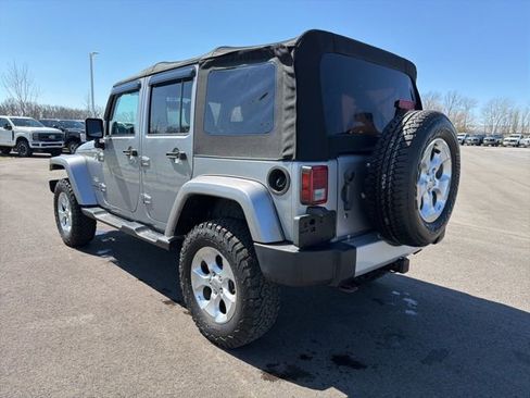 Used 2014 Jeep Wrangler Unlimited Sahara w/ Connectivity Group AWD/4WD image 10