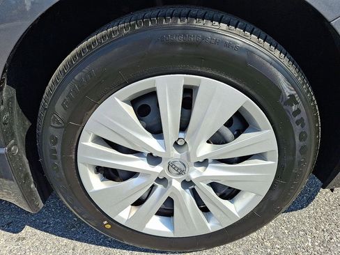 Used 2025 Nissan Sentra S image 9