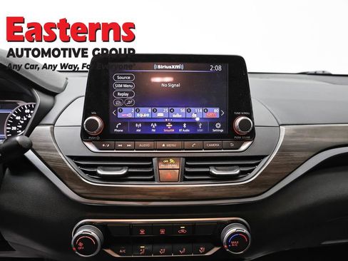 Used 2023 Nissan Altima 2.5 SV FWD image 12