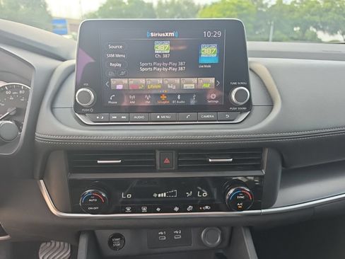 Used 2025 Nissan Rogue SV FWD image 14