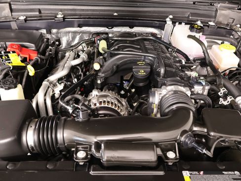Used 2025 Jeep Wrangler Unlimited Sahara AWD/4WD image 20