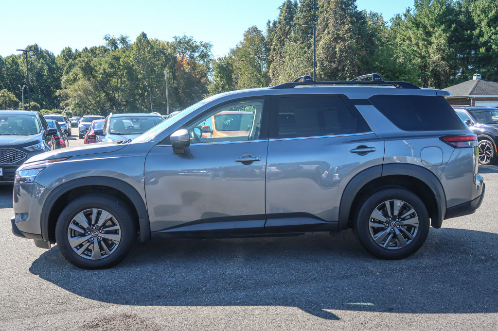 Used 2022 Nissan Pathfinder SV AWD/4WD image 2