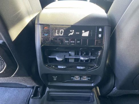 Used 2024 Jeep Grand Cherokee L Altitude image 19