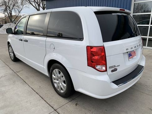 Used 2019 Dodge Grand Caravan SE w/ UConnect Hands-Free Group image 8
