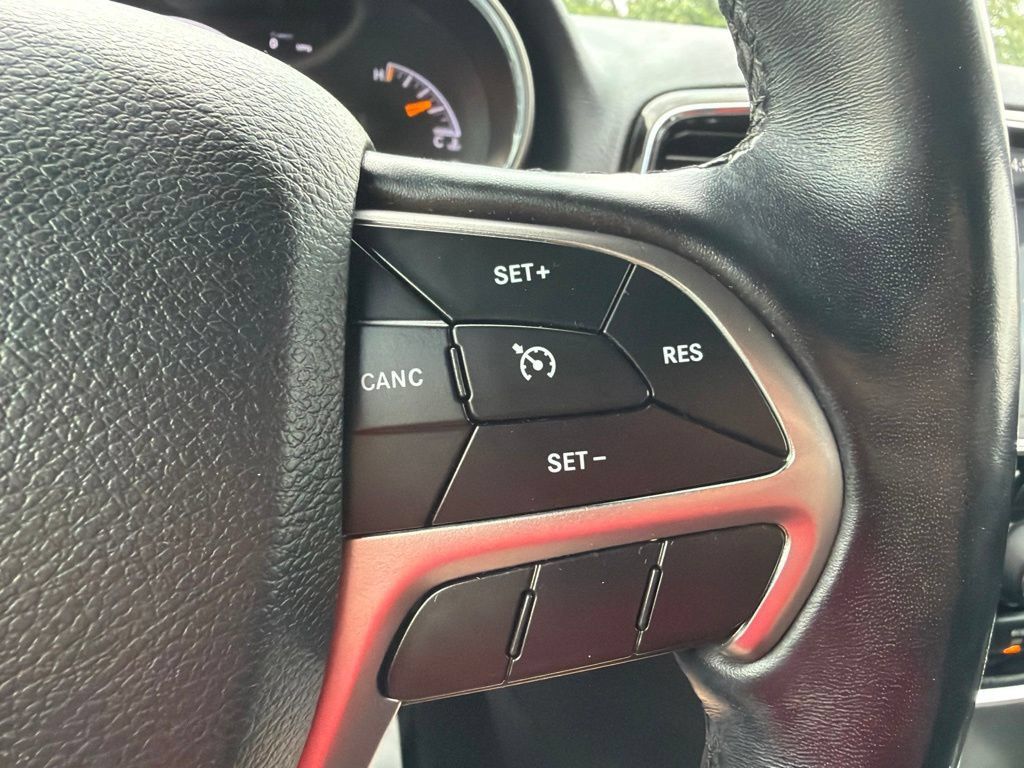 Used 2020 Jeep Grand Cherokee Altitude AWD/4WD image 29