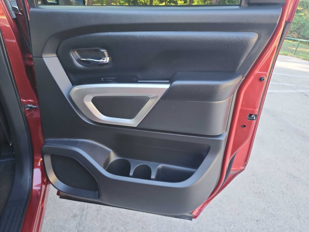 Used 2019 Nissan Titan SV AWD/4WD image 31