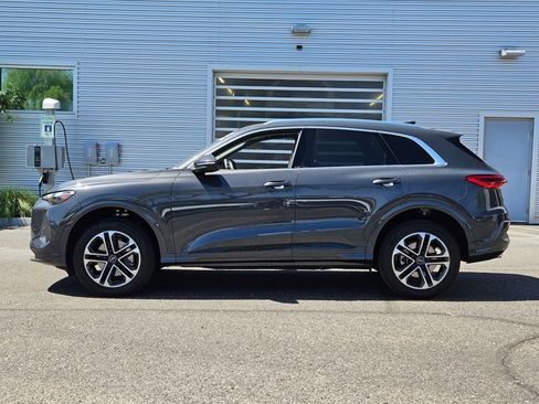 Certified 2025 Audi Q5 Premium w/ Convenience Package image 8