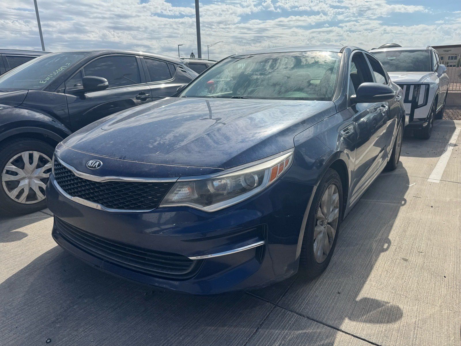 Used 2018 Kia Optima LX w/ 17" Alloy Wheels Package FWD image 2