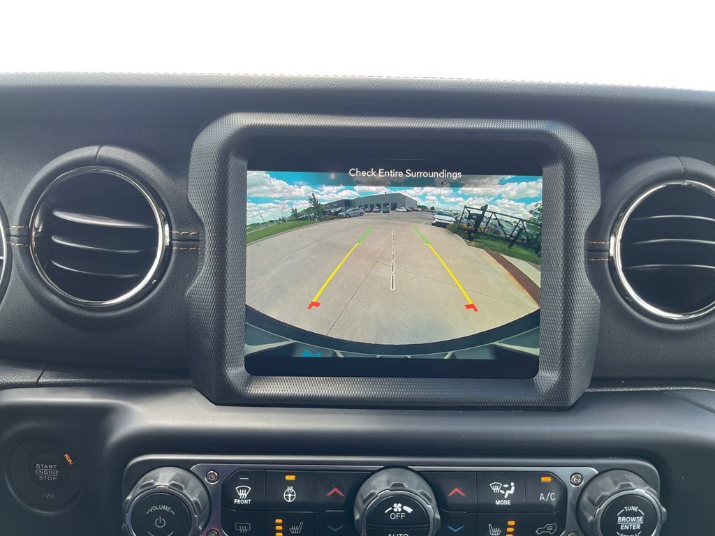 Used 2022 Jeep Wrangler Unlimited Sahara AWD/4WD image 16