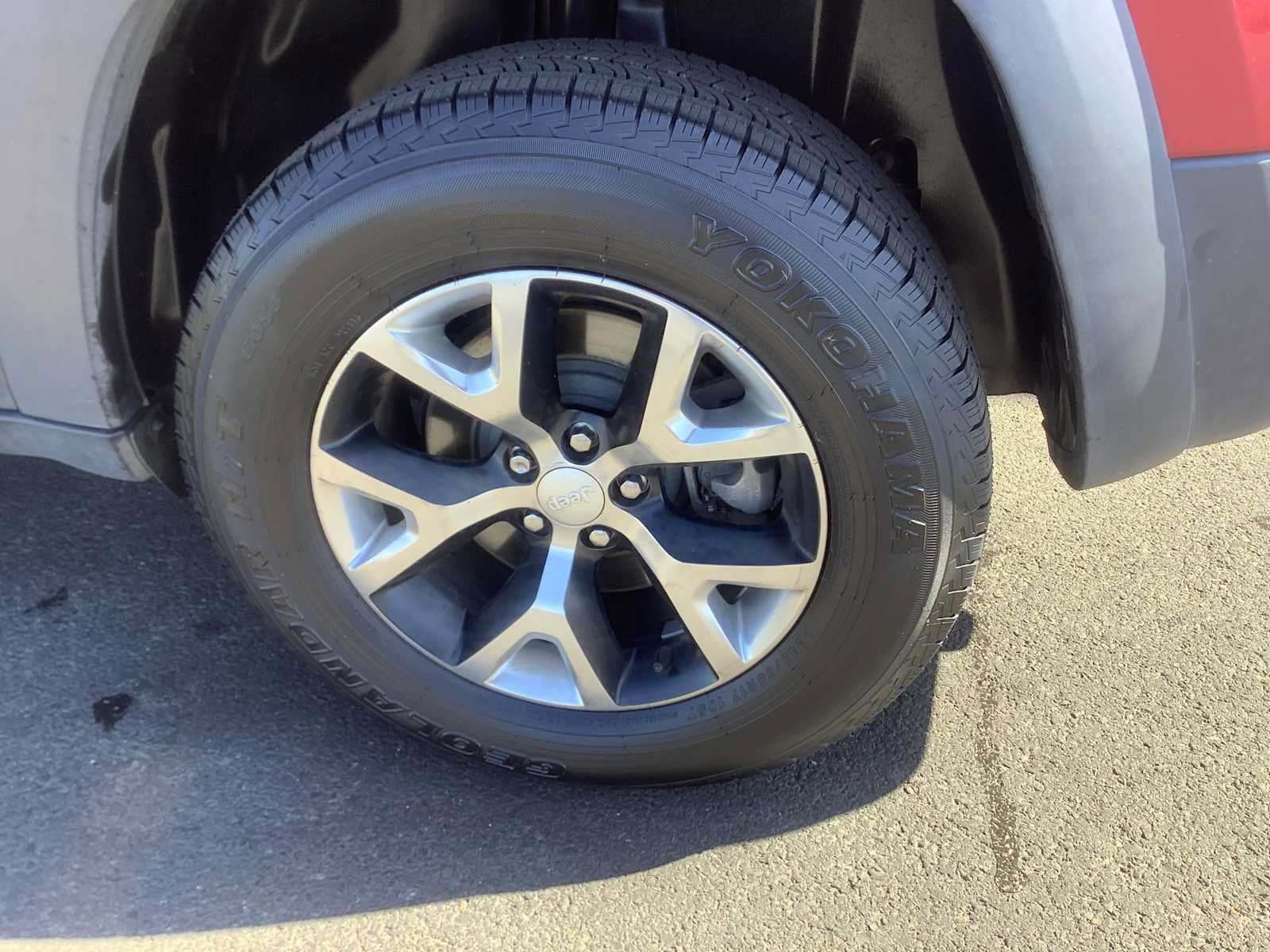 Used 2017 Jeep Cherokee Trailhawk AWD/4WD image 7