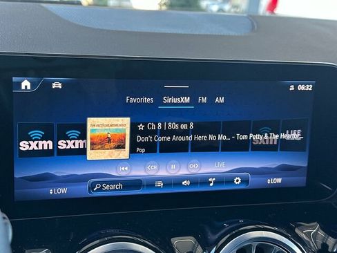 Used 2025 Mercedes-Benz GLA 250 4MATIC image 23