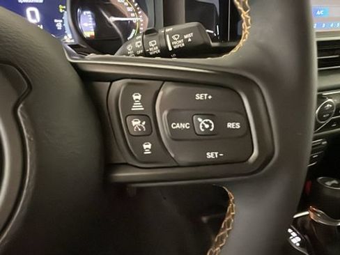 Used 2024 Jeep Wrangler Unlimited w/ Convenience Group AWD/4WD image 16