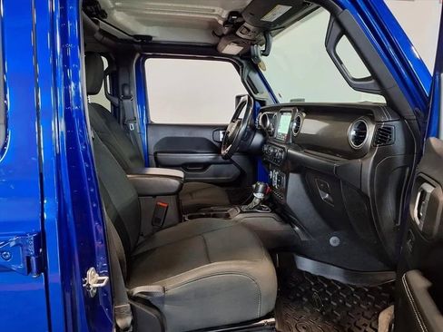 Used 2019 Jeep Wrangler Unlimited Sahara w/ Uconnect 4C Nav & Sound Group AWD/4WD image 12