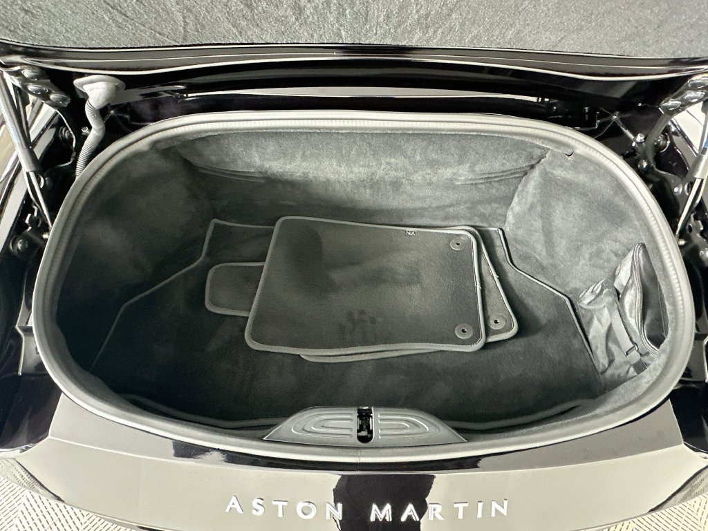 Used 2022 Aston Martin V8 Vantage Roadster RWD image 23