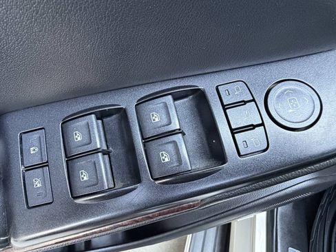 Used 2017 GMC Yukon XL SLT AWD/4WD image 16