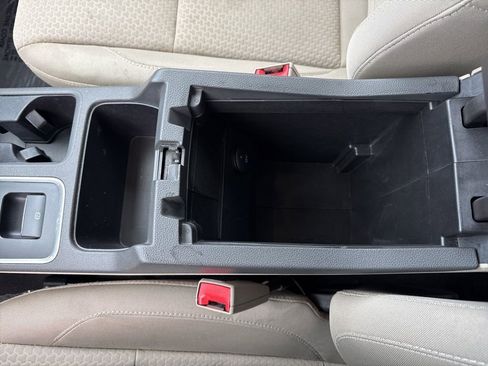 Used 2017 Ford Escape SE image 22