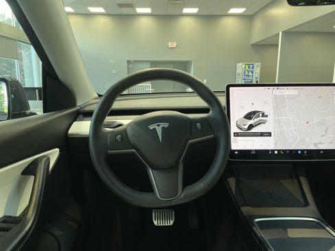 Used 2022 Tesla Model Y Long Range AWD/4WD image 22