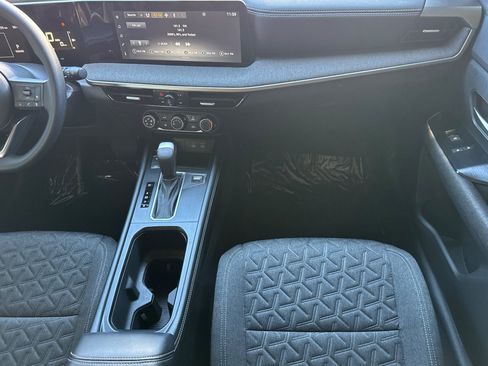 Used 2025 Nissan Kicks SV AWD/4WD image 30