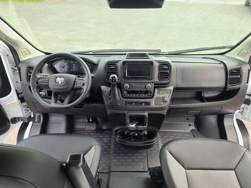 Used 2025 RAM ProMaster 2500 w/ Convenience Group FWD image 18