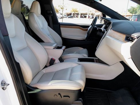 Used 2021 Tesla Model X Long Range image 36