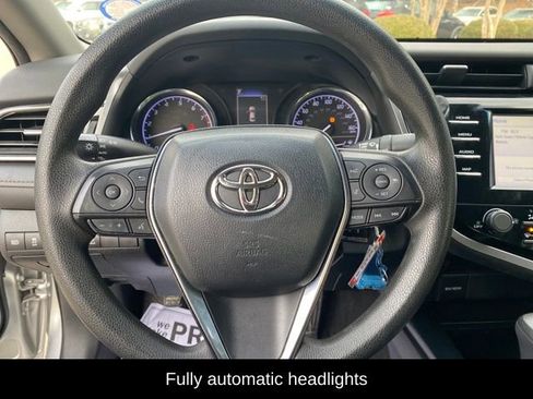Used 2020 Toyota Camry LE image 7