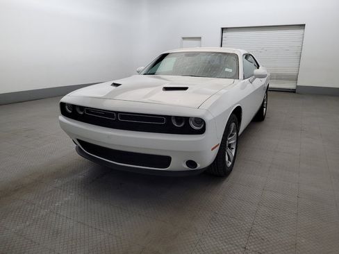 Used 2016 Dodge Challenger SXT RWD image 15