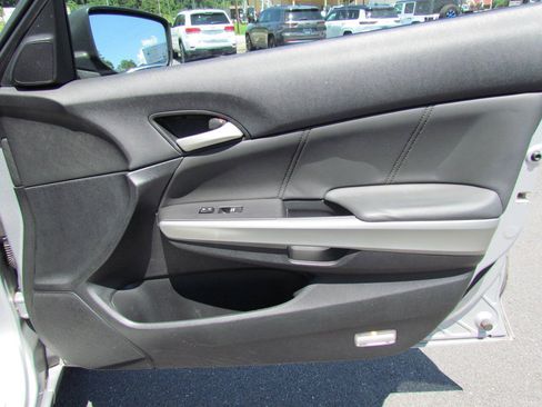Used 2010 Honda Accord EX-L image 18