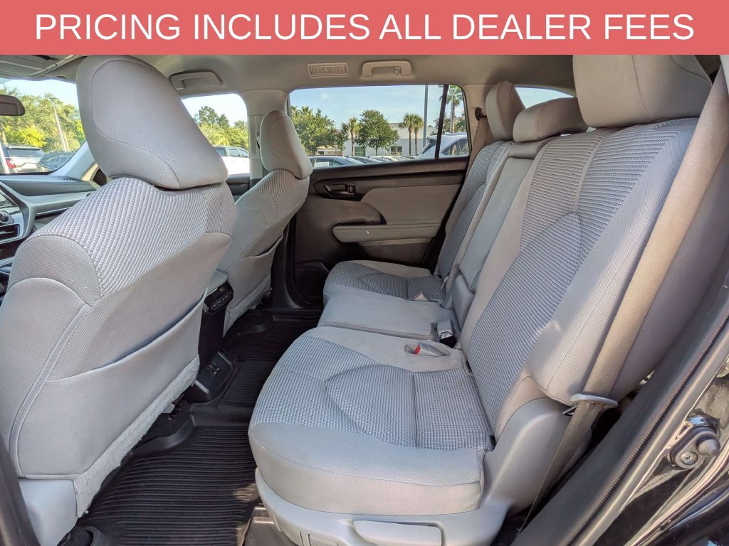 Used 2022 Toyota Highlander LE FWD image 15