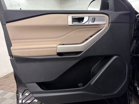 Certified 2023 Ford Explorer Limited AWD/4WD image 17