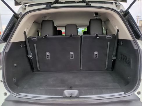 Used 2022 Nissan Pathfinder SV AWD/4WD image 16