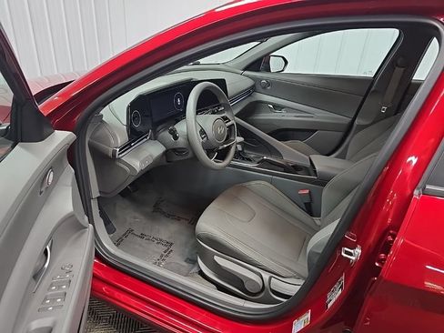 Used 2024 Hyundai Elantra SEL FWD image 32