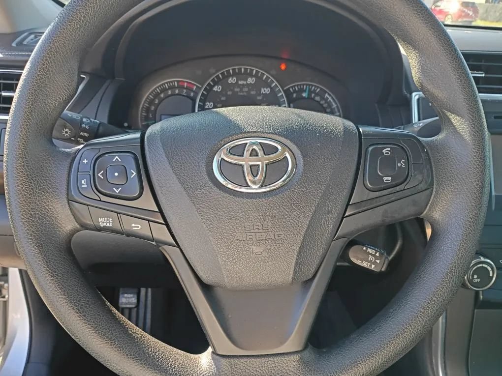 Used 2015 Toyota Camry LE FWD image 14