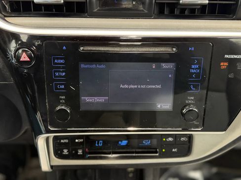 Used 2017 Toyota Corolla LE FWD image 21