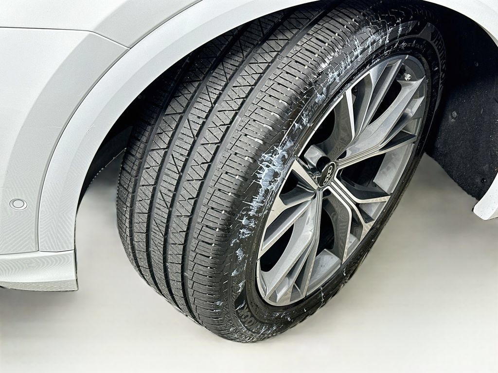 Used 2021 Audi Q8 Prestige w/ Prestige Package AWD/4WD image 25