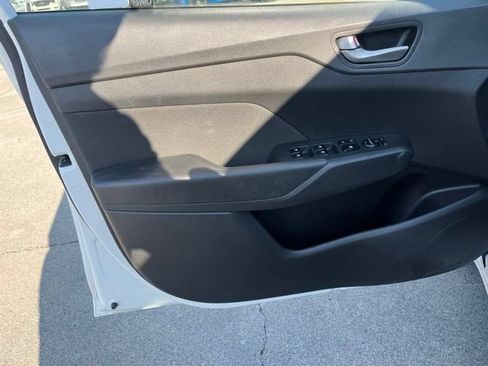 Used 2021 Hyundai Accent SE FWD image 13