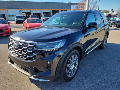 Used 2025 Ford Explorer Platinum image 2