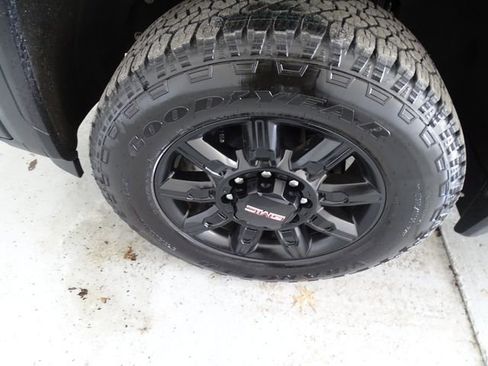 Used 2024 GMC Sierra 3500 AT4 w/ Technology Package image 27