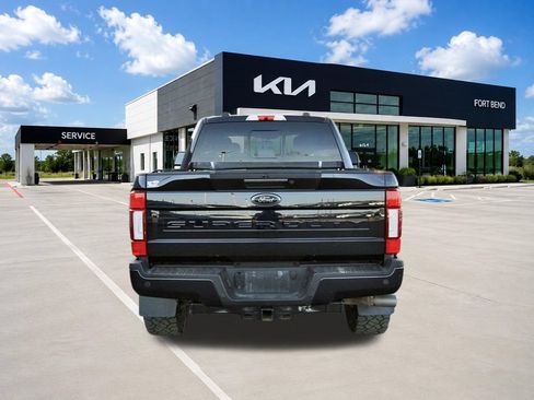 Used 2022 Ford F250 Lariat w/ Black Appearance Package AWD/4WD image 5
