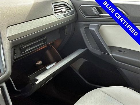 Used 2018 Volkswagen Tiguan SE w/ Panoramic Sunroof Package image 17