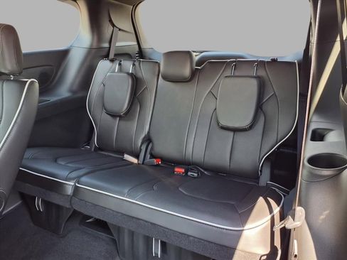 New 2026 Chrysler Pacifica Limited w/ S Appearance Package image 21