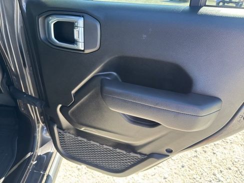 Used 2024 Jeep Wrangler Unlimited Rubicon image 22