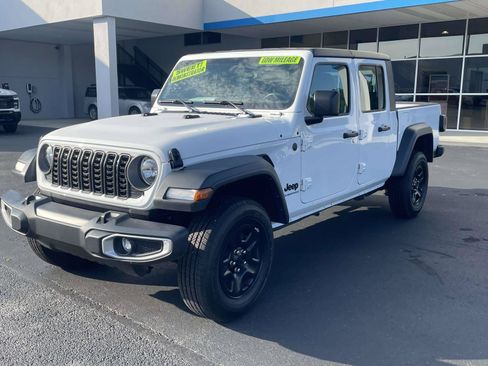 Certified 2025 Jeep Gladiator Sport AWD/4WD image 9