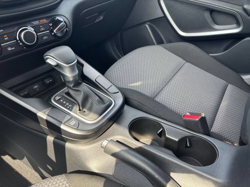Used 2025 Kia Soul LX w/ LX Technology Package FWD image 39