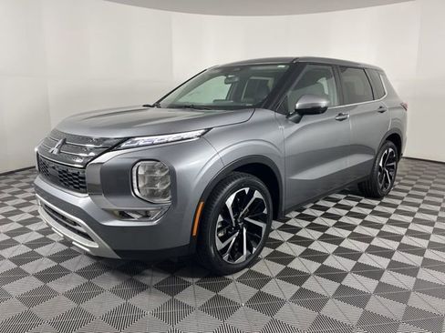 Used 2024 Mitsubishi Outlander SE image 5